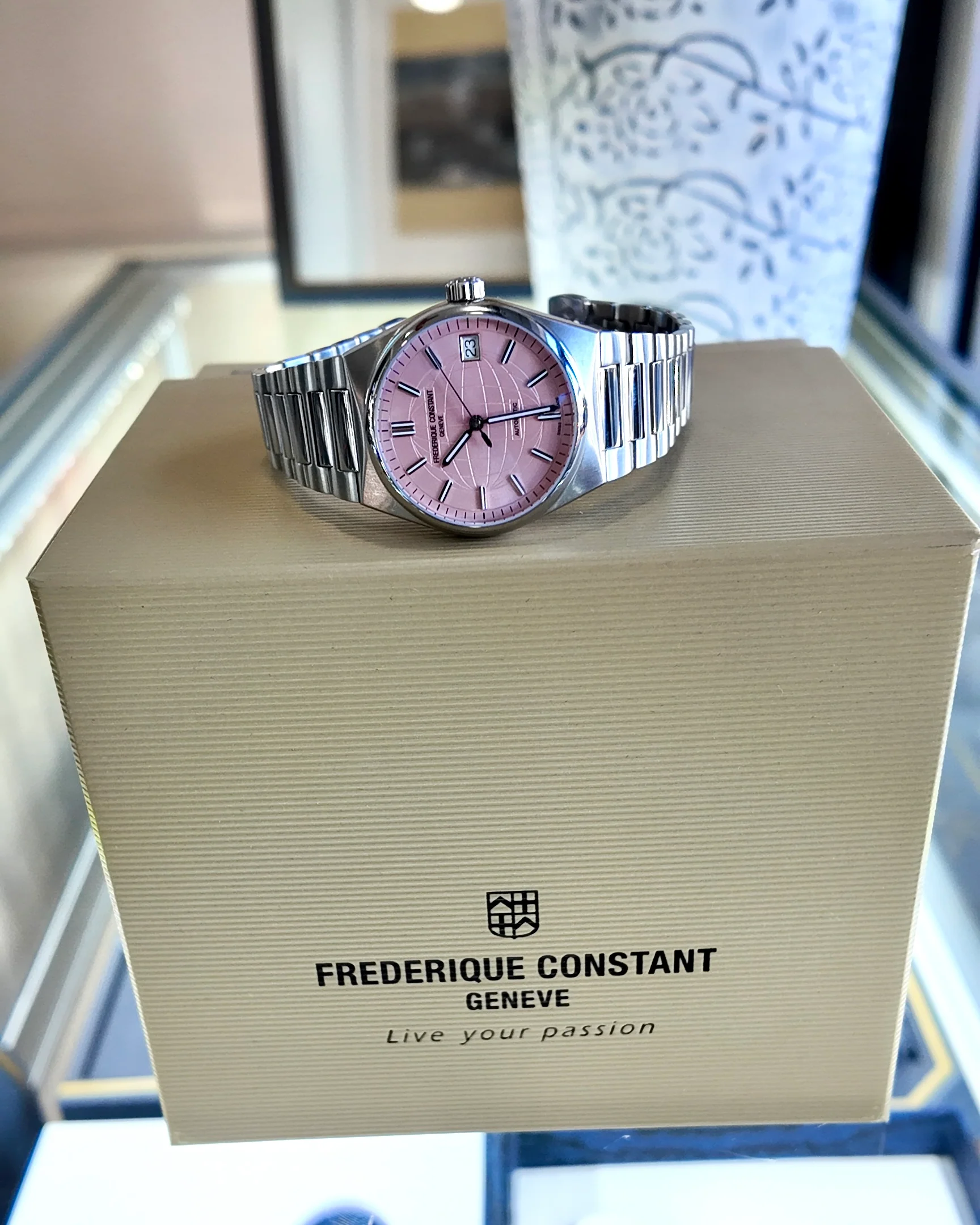 2025 FREDERIQUE CONSTANT Highlife AUTOMATIC FC-303LP2NH6B 34mm - Image 9